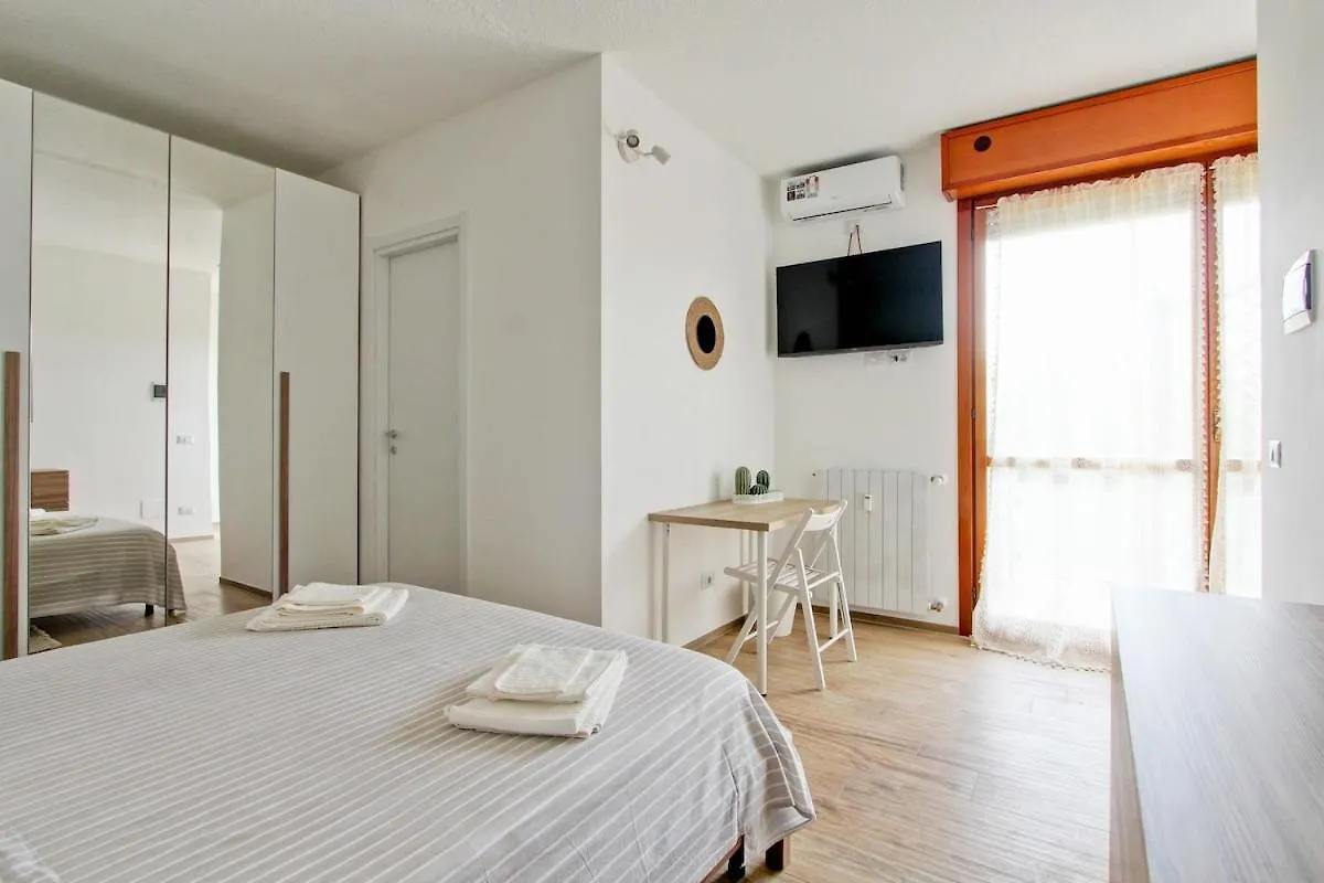 Eur Torrino Apartment, Vicino La Stazione Metro Tor Di Valle Rome 0*,  Italy