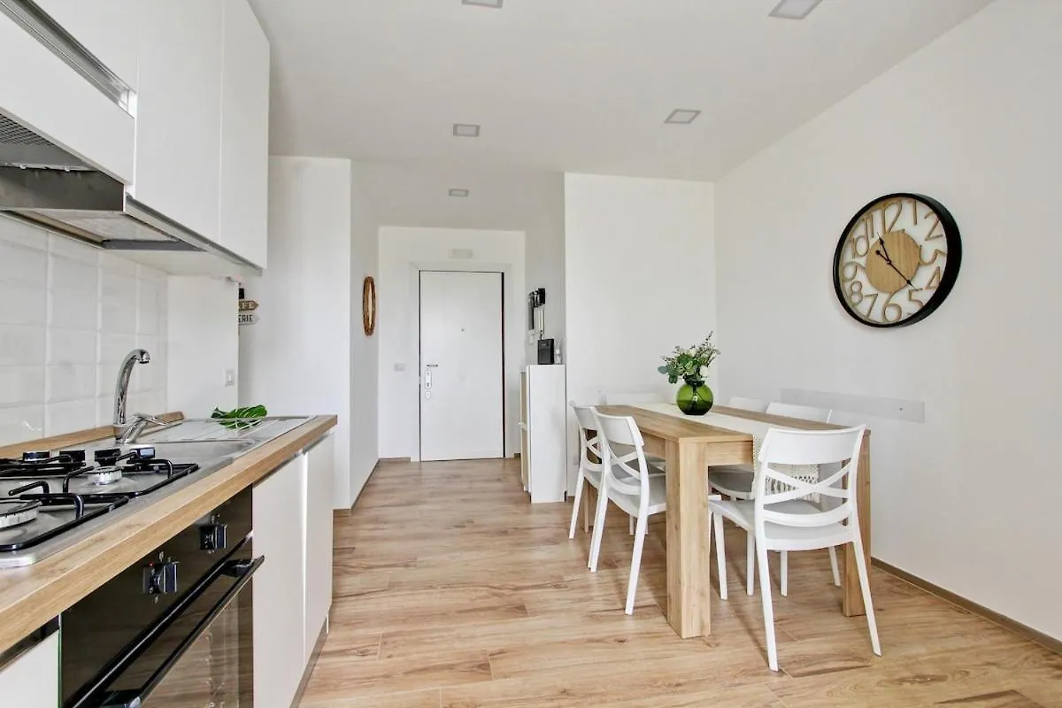 Apartment Eur Torrino Apartment, Vicino La Stazione Metro Tor Di Valle Rome