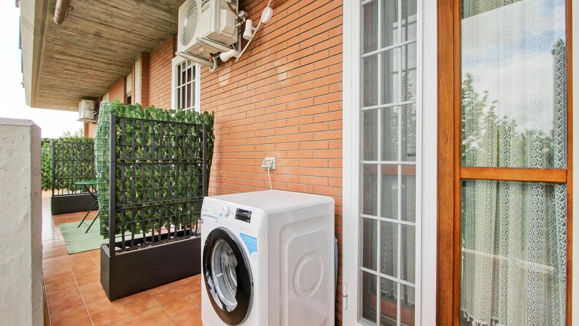 Eur Torrino Apartment, Vicino La Stazione Metro Tor Di Valle Rome Italy