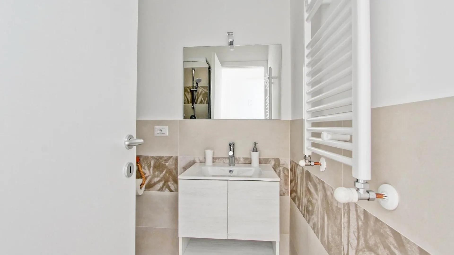 Eur Torrino Apartment, Vicino La Stazione Metro Tor Di Valle Rome